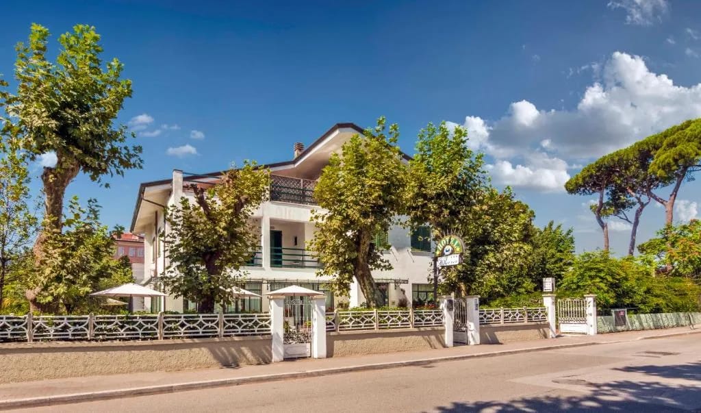 Hotel Eura 3-star exterior in Marina di Massa Versilia