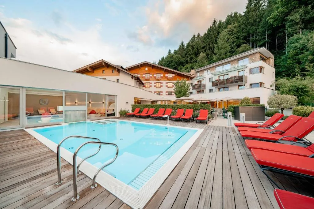 Familotel Amiamo - Hôtel 4 étoiles, Town centre, Zell am See - photo 1