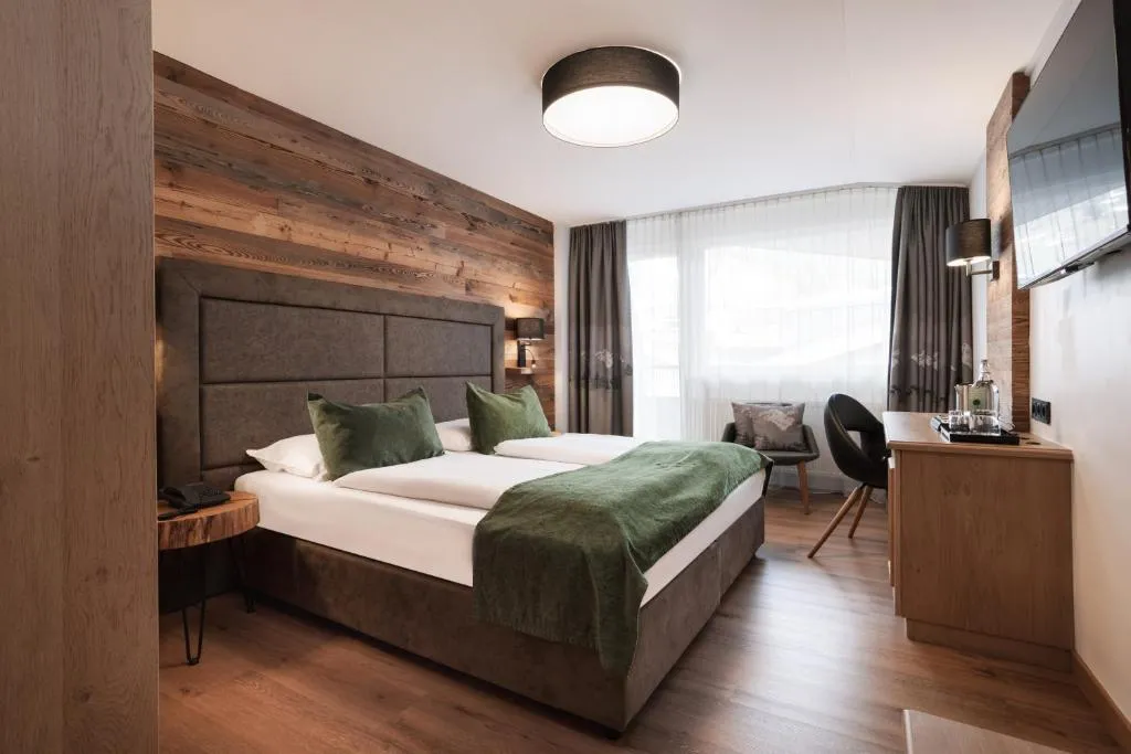 Hotel Grüner Baum - Hôtel 4 étoiles, Old town, by the lake promenade, Zell am See - photo 1