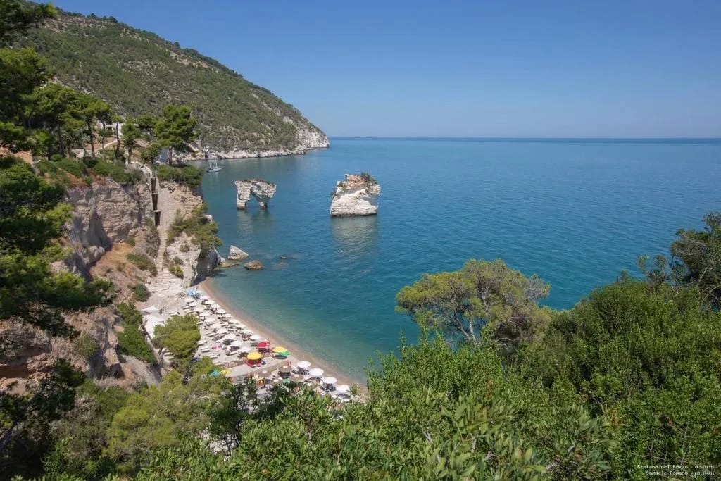 Apulia Hotel Baia dei Faraglioni Resort - Hotel de 4 estrelas em Private bay on the Gargano coast, Mattinata, Puglia - photo 1
